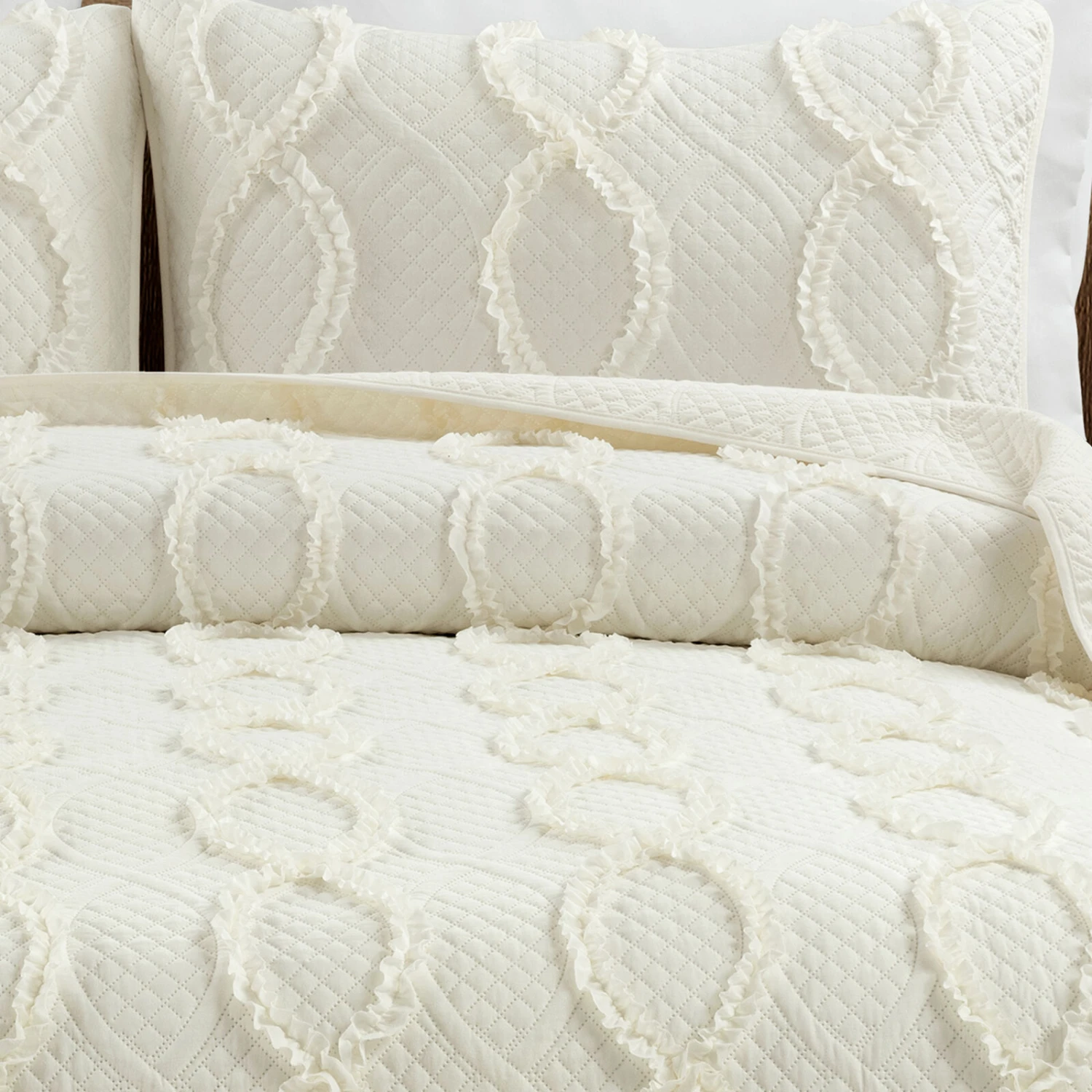 Avon Textured Ruffle Quilt 3Pc Set 4 Avon Textured Ruffle Quilt 3Pc Set - Image 4