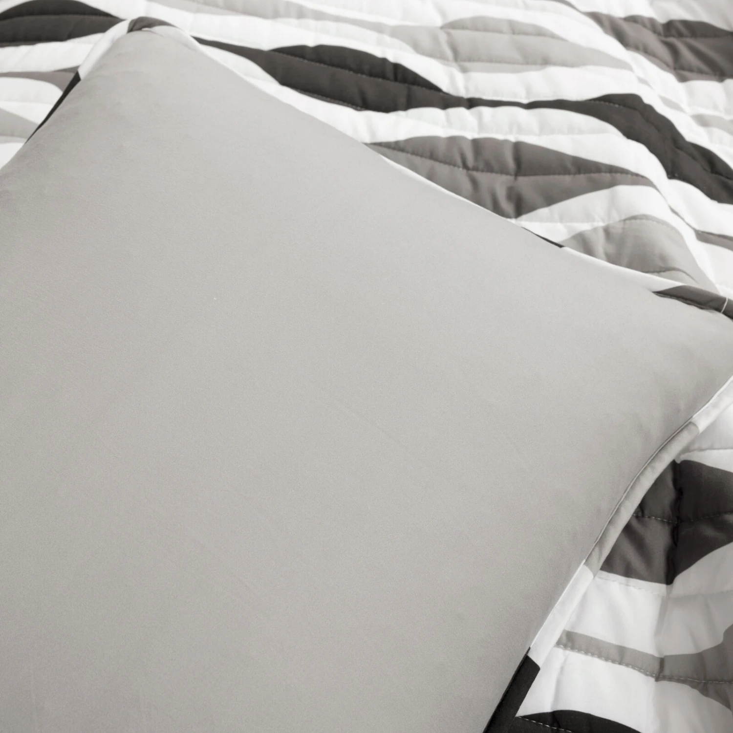 Mid Century Geo Quilt 3Pc Set 5 Mid Century Geo Quilt 3Pc Set - Image 5