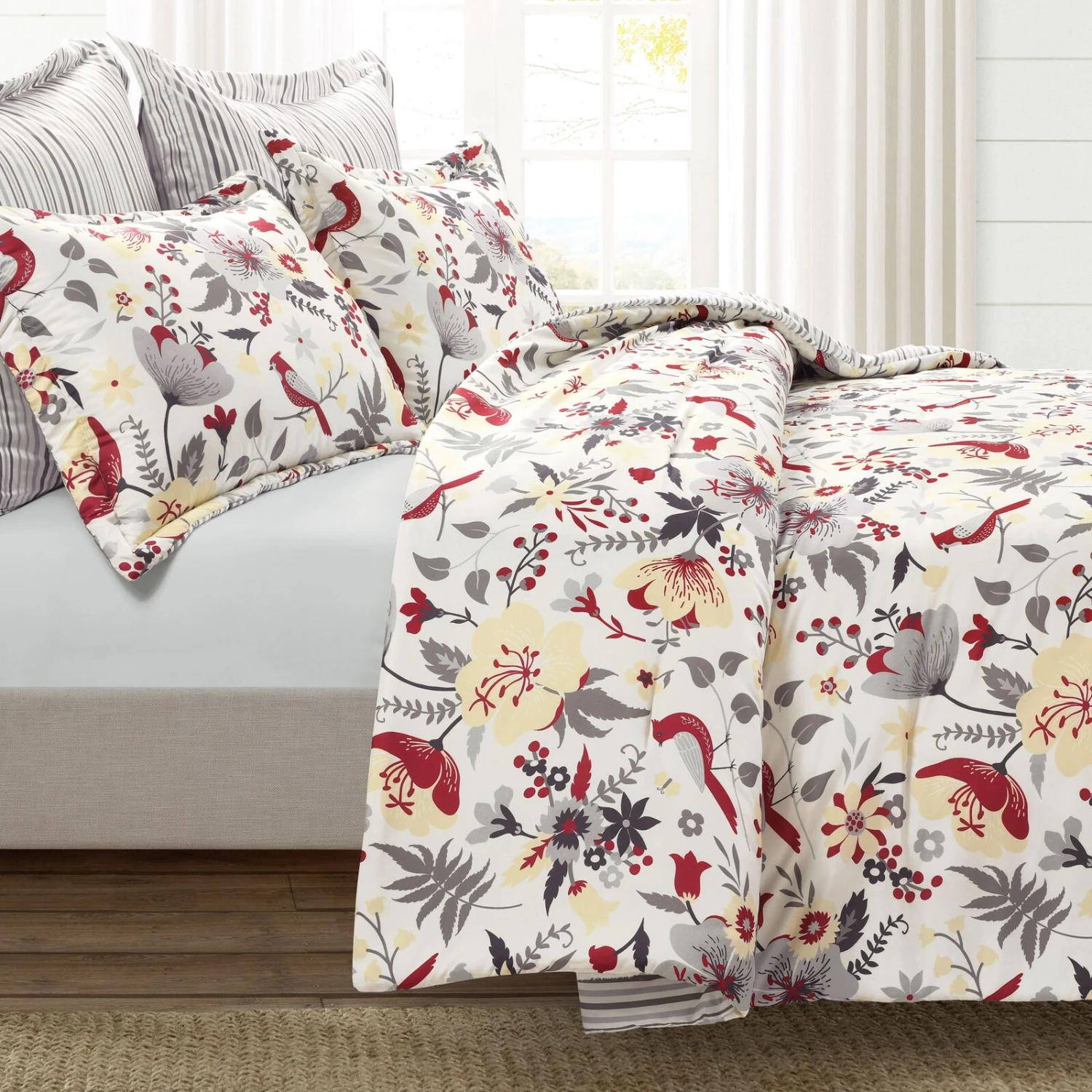Blooming Garden Reversible Comforter 5-Pc Set 3 Blooming Garden Reversible Comforter 5-Pc Set - Image 3