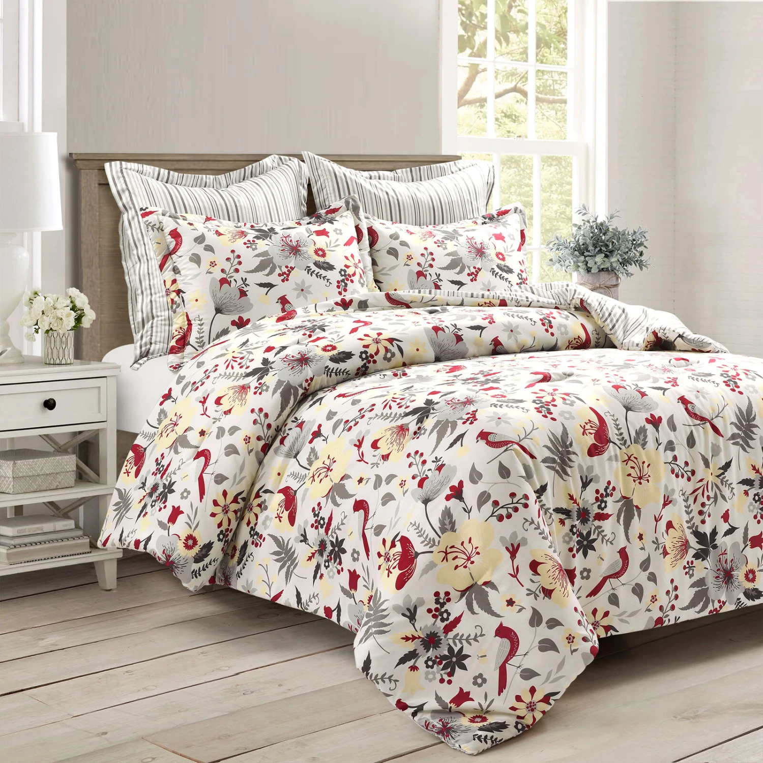 Blooming Garden Reversible Comforter 5-Pc Set 2 Blooming Garden Reversible Comforter 5-Pc Set - Image 2