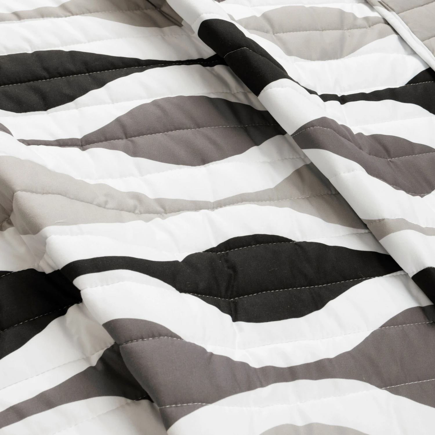 Mid Century Geo Quilt 3Pc Set 3 Mid Century Geo Quilt 3Pc Set - Image 3