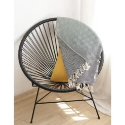 HomeRoots 70" Geometric Handwoven Throw Blankets In Black